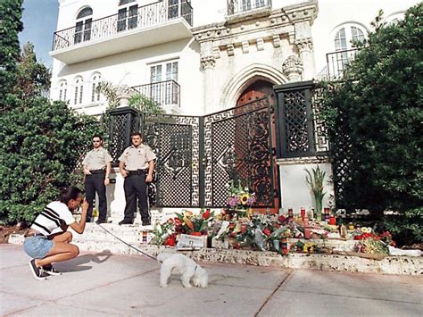 versace's death - Versace owner killed.